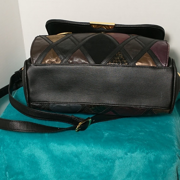 Cabin Creek women's shoulder bag. - Picture 4 of 11